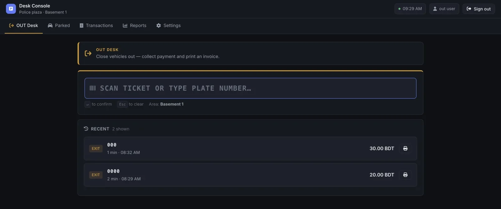 OUT desk console of the parking management system — scan the ticket or type the plate to collect payment and print an invoice
